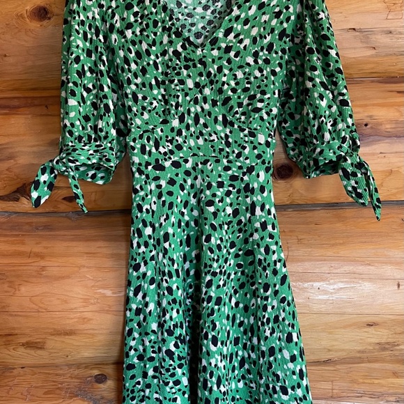 Dress by New Look (UK) Size 6 Green - Picture 8 of 9
